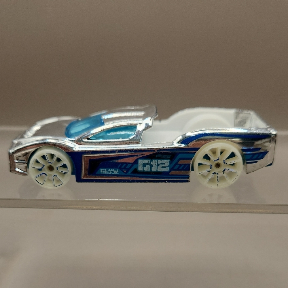 Hot Wheels Color Shifters Hypertruck 1:64 scale die-cast